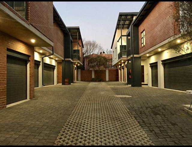 1 BEDROOM COMPLEX FOR SALE IN MENLO PARK